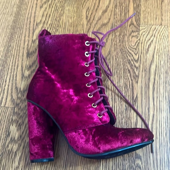 Red velvet witch ankle boot heels - Picture 1 of 1
